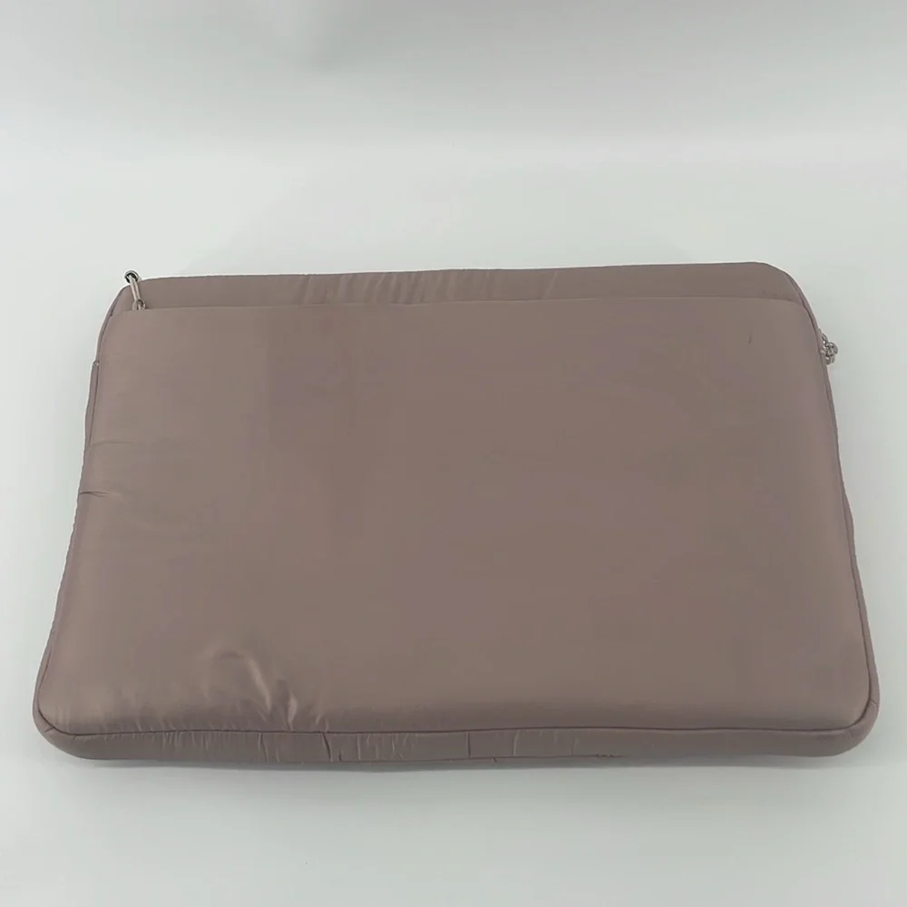 Caraa x Athleta Tech Pouch in Nouveau Rose A14